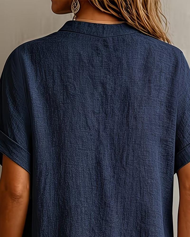 Blusa con cuello en V, manga corta y corte holgado