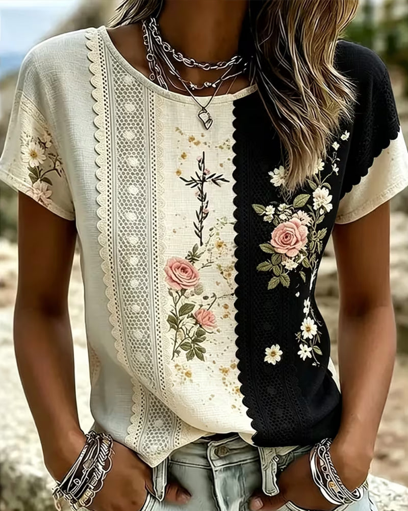 Blusa con encaje en contraste y estampado de rosas