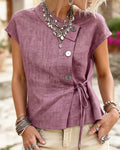 Blusa con escote asimétrico, lazo y botón