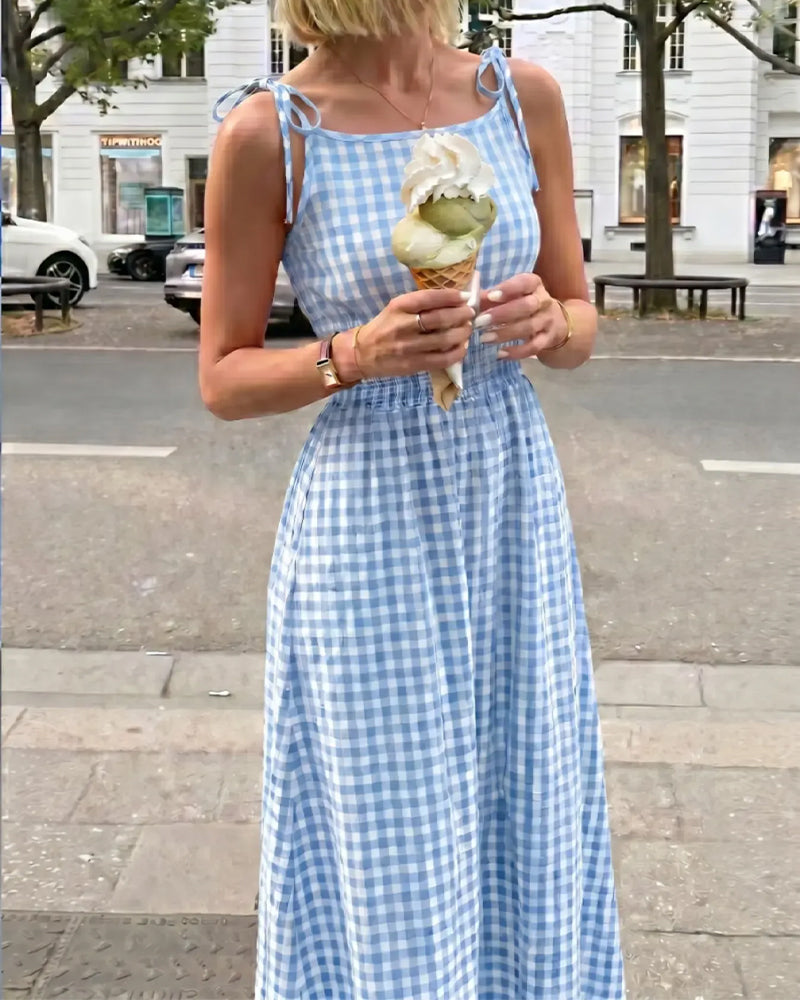 Vestido con cordones, tirantes a cuadros y corte en A