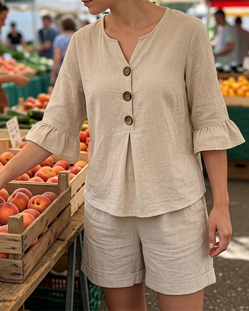 Conjunto con volantes, botones, manga corta y pantalones cortos