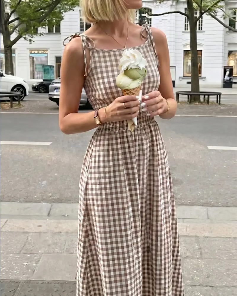 Vestido con cordones, tirantes a cuadros y corte en A