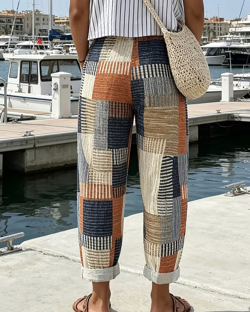 Pantalones de corte informal con detalles en contraste