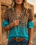 Blusa con estampado de leopardo, cuello en V, efecto degradado y volantes.