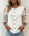 Blusa con escote que deja los hombros al descubierto y botones