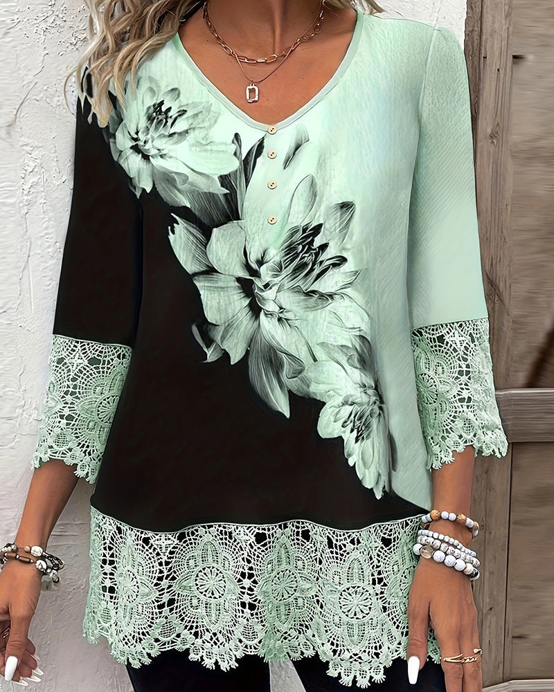 Camisa con cuello en V, estampado floral y bloques de color, con ribete de encaje