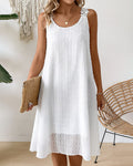Vestido tipo camiseta de tirantes en jacquard de lunares con tirantes de encaje floral.