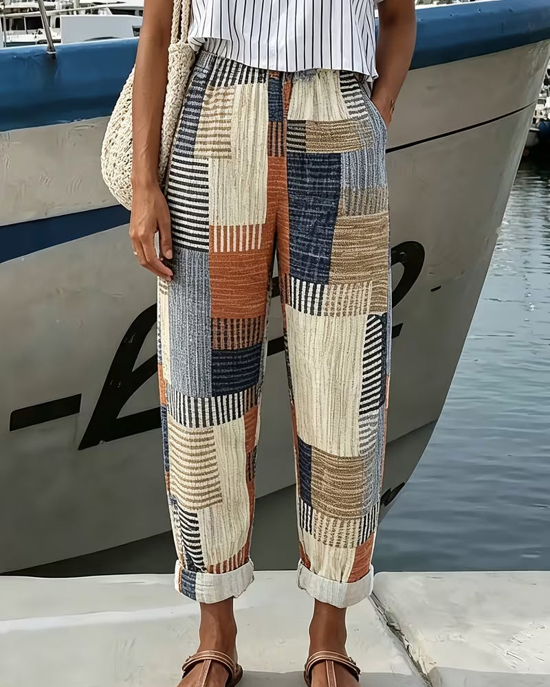 Pantalones de corte informal con detalles en contraste