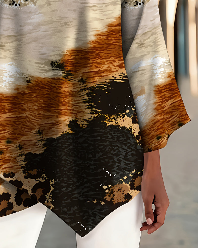 Blusa informal con cuello redondo y estampado de leopardo