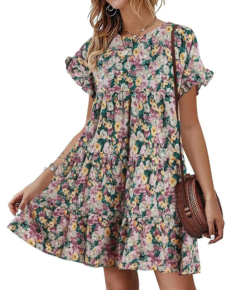 Vestido con volantes en las mangas, estampado  y corte escalonado